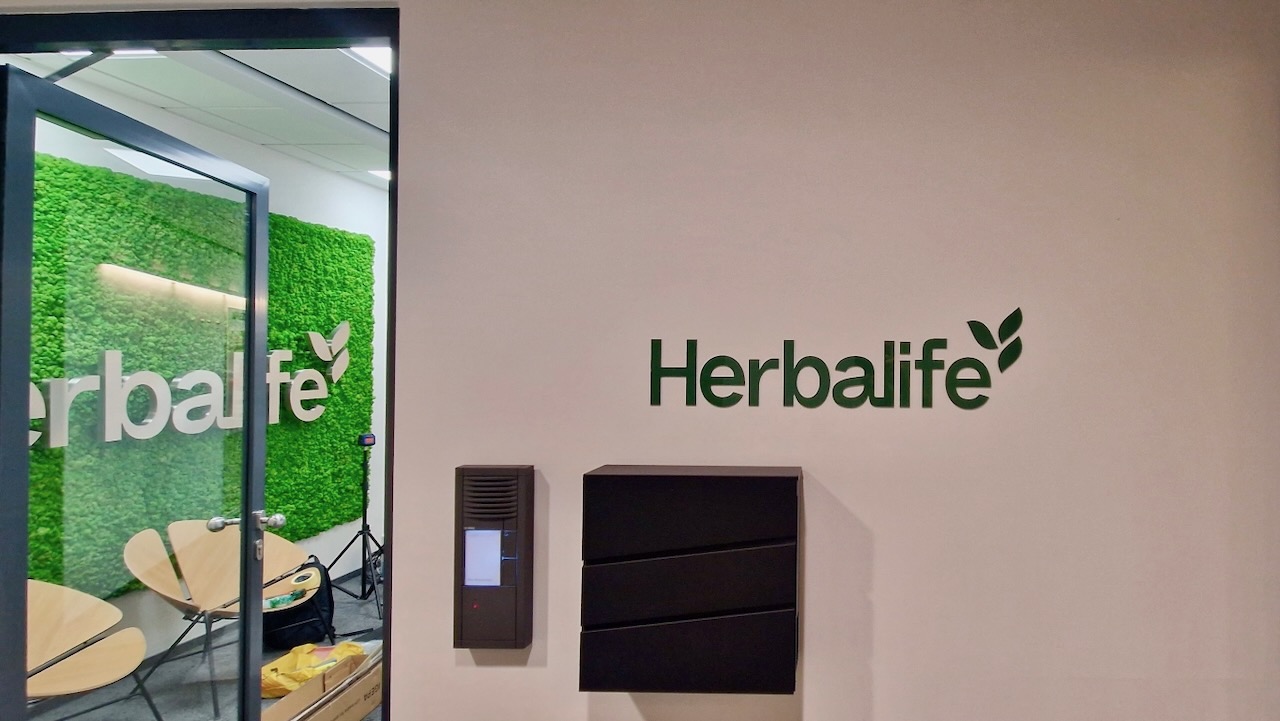 dotMedia branding biura Herbalife 2 2