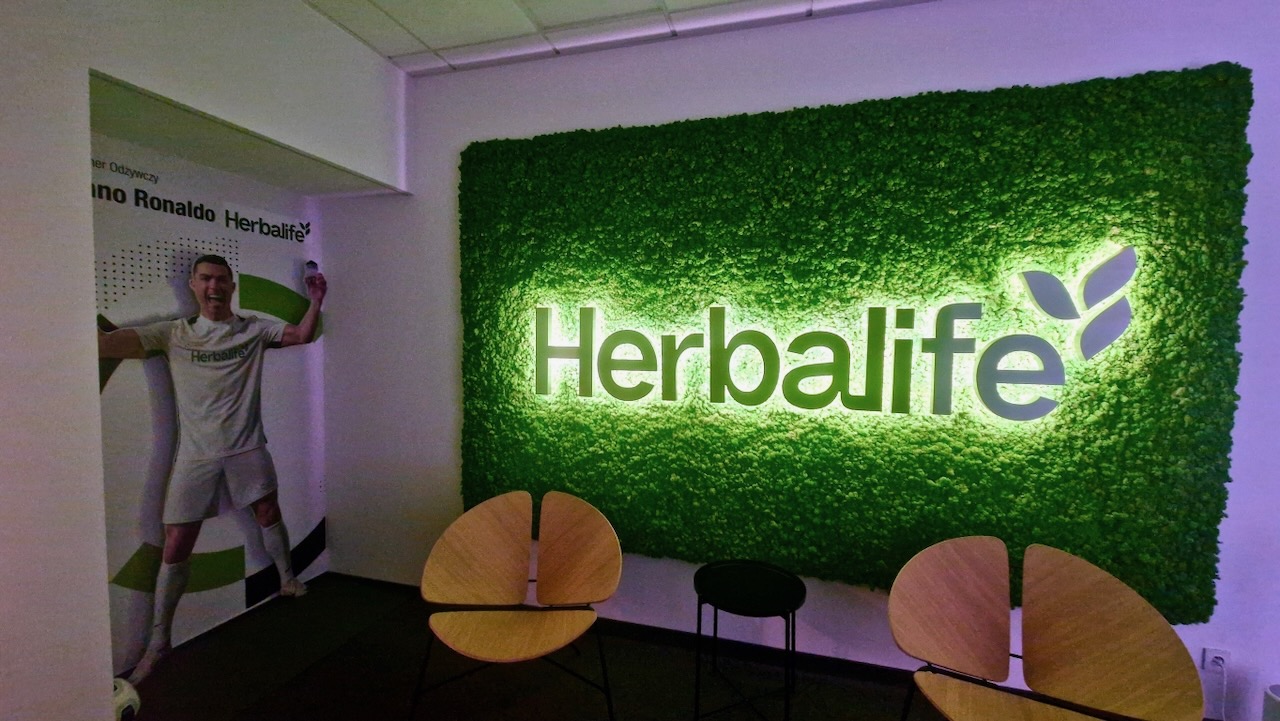 dotMedia kompleksowy branding wnętrz Herbalife 2 5